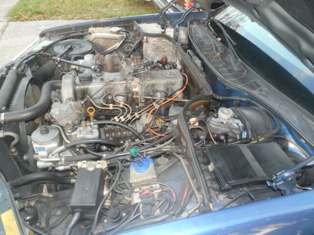 1985 Blue Mercedes-Benz 300-Series Sedan