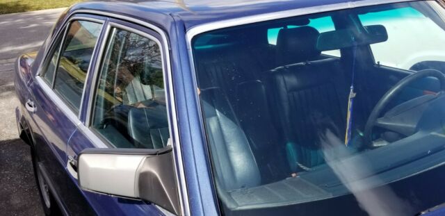 1985 Blue Mercedes-Benz 300-Series Sedan