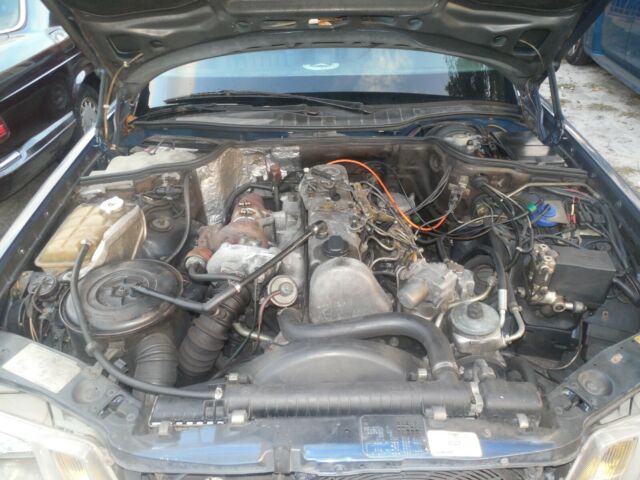 1985 Blue Mercedes-Benz 300-Series Sedan