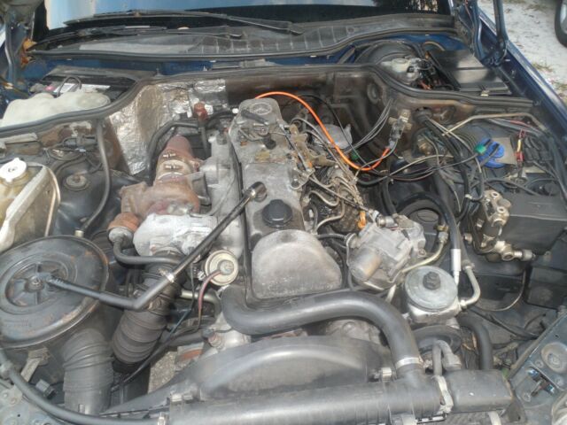 1985 Blue Mercedes-Benz 300-Series Sedan