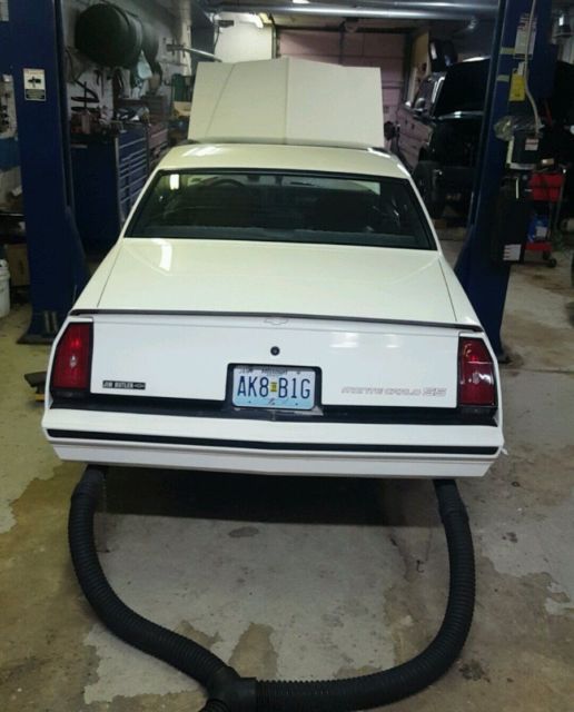 1985 White Chevrolet Monte Carlo Coupe
