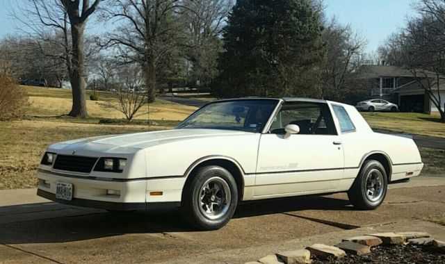 1985 White Chevrolet Monte Carlo Coupe