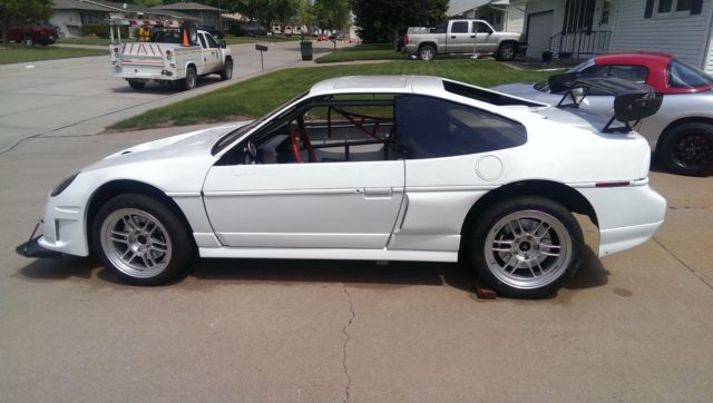 1985 White Pontiac Fiero