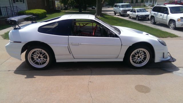 1985 White Pontiac Fiero