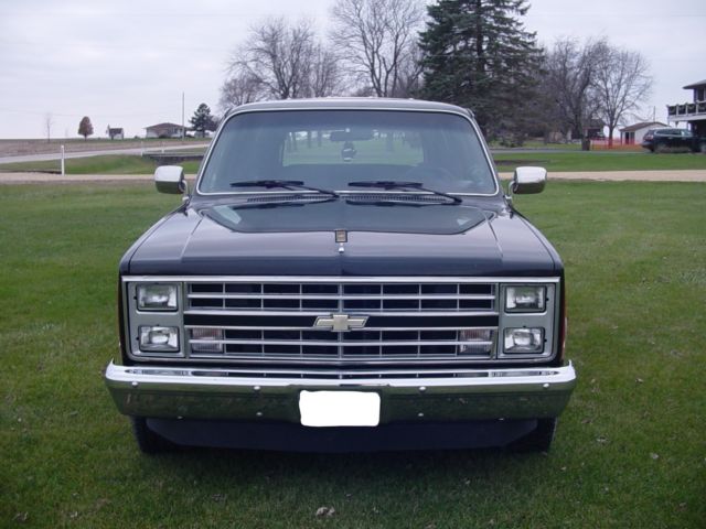 1986 Black Chevrolet Suburban
