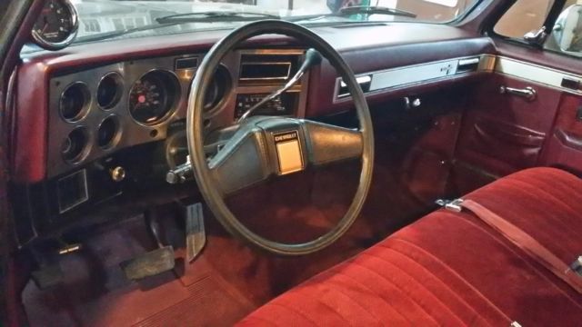 1986 Black Chevrolet Suburban