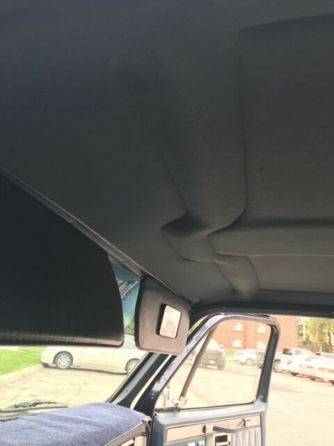 1986 Blue Chevrolet C-10 Standard Cab Pickup