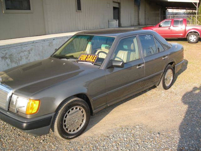 1986 Gray Mercedes-Benz 300-Series Sedan