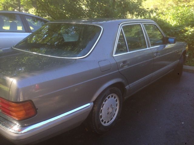 1986 Gray Mercedes-Benz E-Class Sedan
