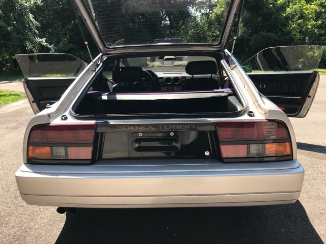 1986 Gray Nissan 300ZX Hatchback