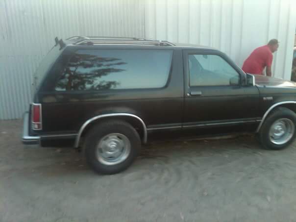 1986 Black Chevrolet S-10 SUV