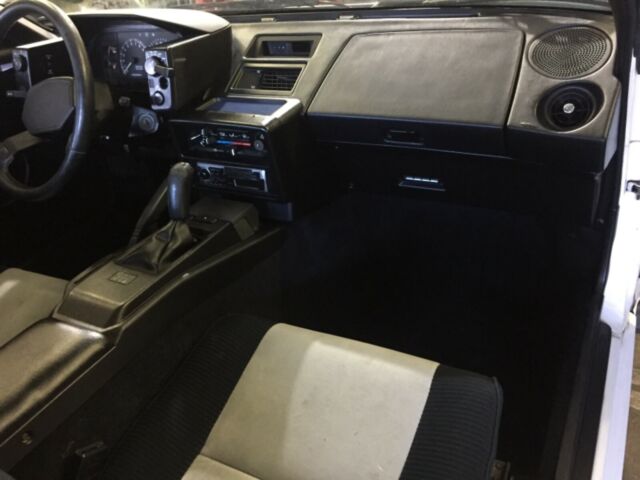 1986 White Toyota MR2