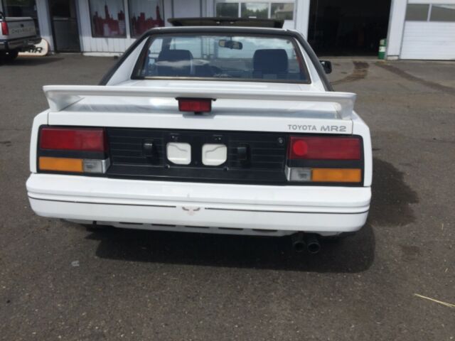 1986 White Toyota MR2