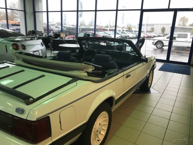 1987 White Ford Mustang