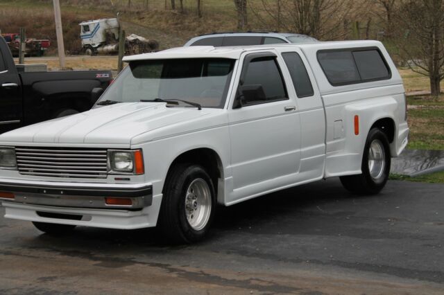 1988 White Chevrolet S-10 Extended Cab Pickup