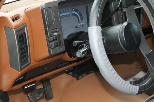 1988 White Chevrolet S-10 Extended Cab Pickup