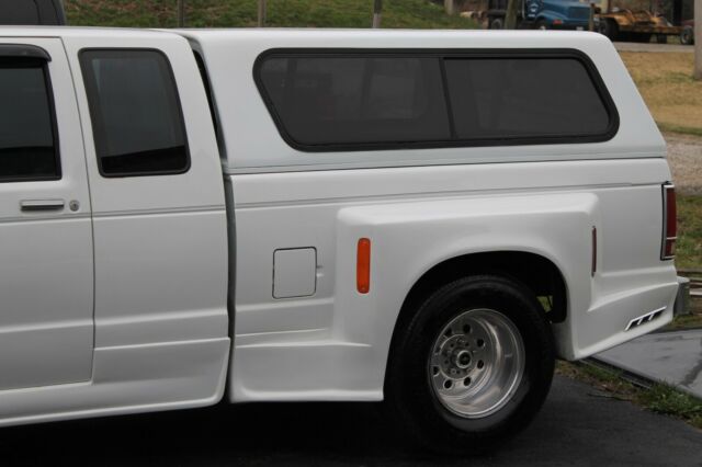 1988 White Chevrolet S-10 Extended Cab Pickup