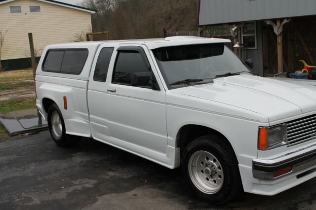 1988 White Chevrolet S-10 Extended Cab Pickup