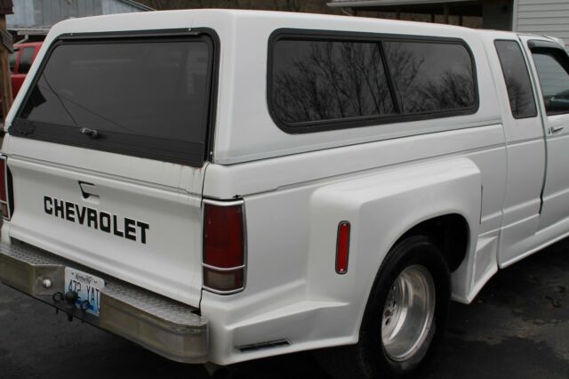 1988 White Chevrolet S-10 Extended Cab Pickup