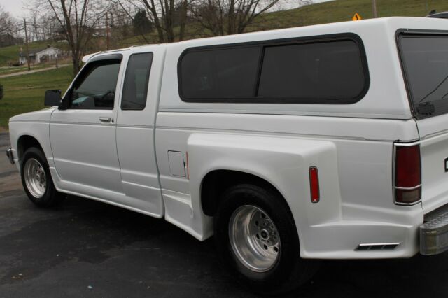 1988 White Chevrolet S-10 Extended Cab Pickup