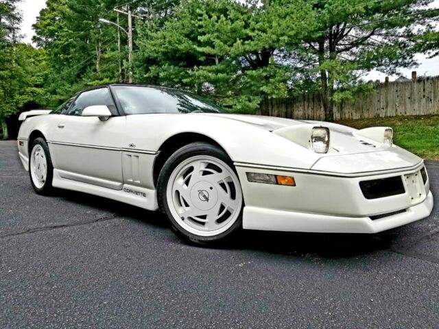 1988 White Chevrolet Corvette Coupe