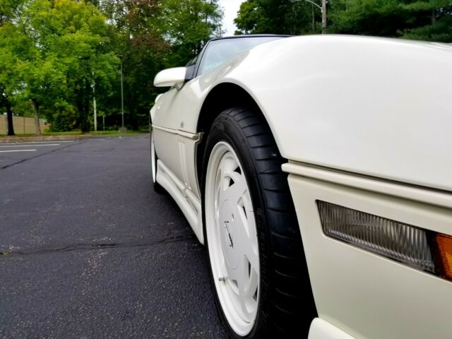 1988 White Chevrolet Corvette Coupe