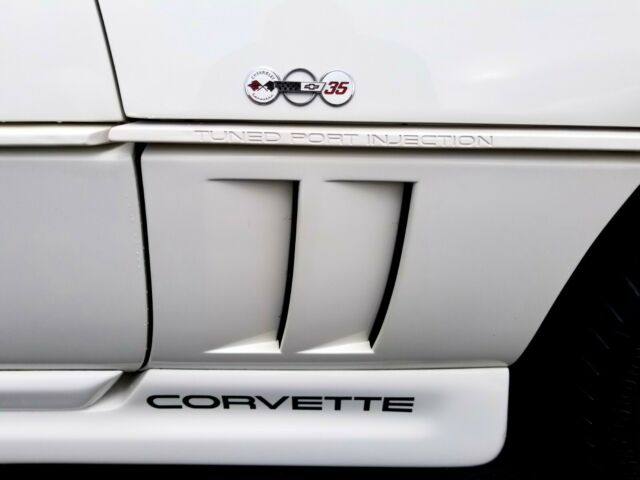 1988 White Chevrolet Corvette Coupe