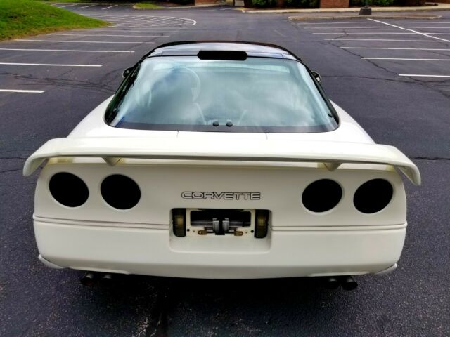 1988 White Chevrolet Corvette Coupe