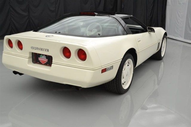 1988 Code 40U White Chevrolet Corvette Hatchback