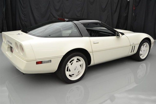 1988 Code 40U White Chevrolet Corvette Hatchback