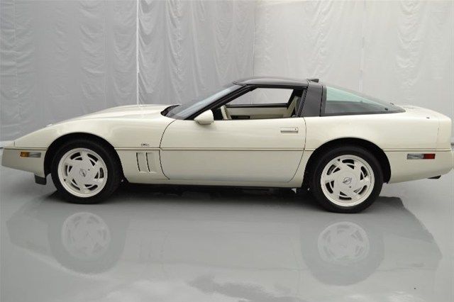 1988 Code 40U White Chevrolet Corvette Hatchback