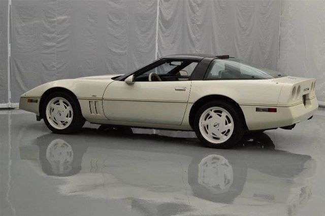 1988 Code 40U White Chevrolet Corvette Hatchback