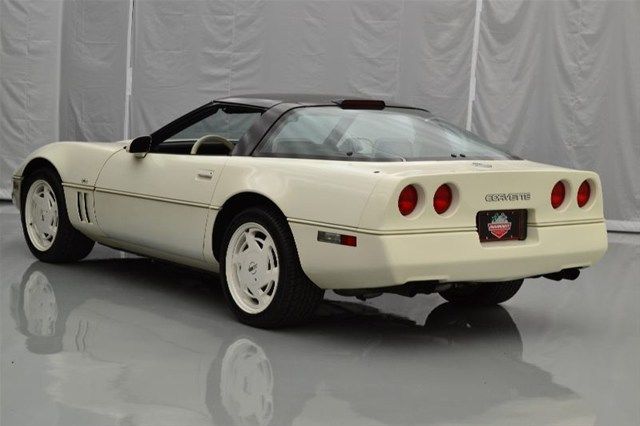 1988 Code 40U White Chevrolet Corvette Hatchback