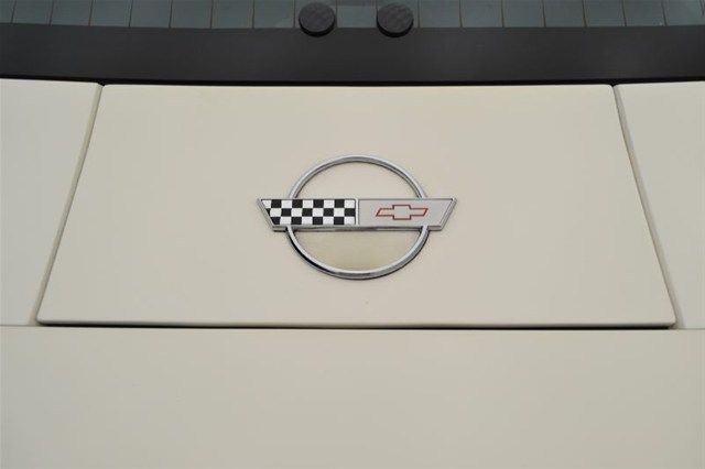 1988 Code 40U White Chevrolet Corvette Hatchback