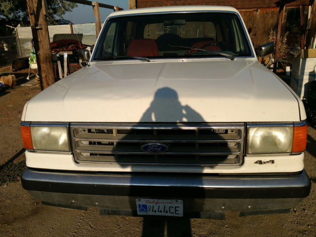 1989 White Ford Bronco 2door