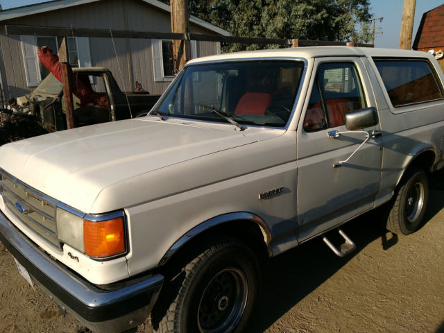 1989 White Ford Bronco 2door