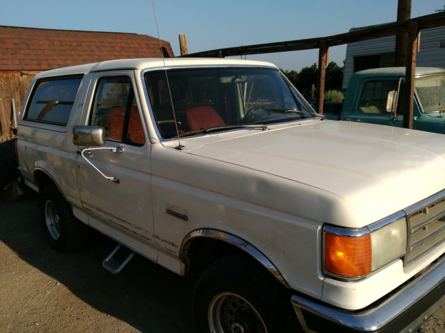 1989 White Ford Bronco 2door