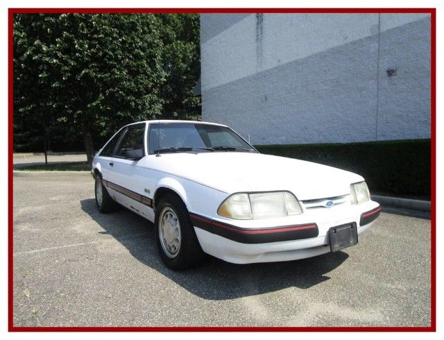 1989 White Ford Mustang Coupe