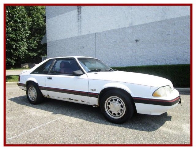 1989 White Ford Mustang Coupe