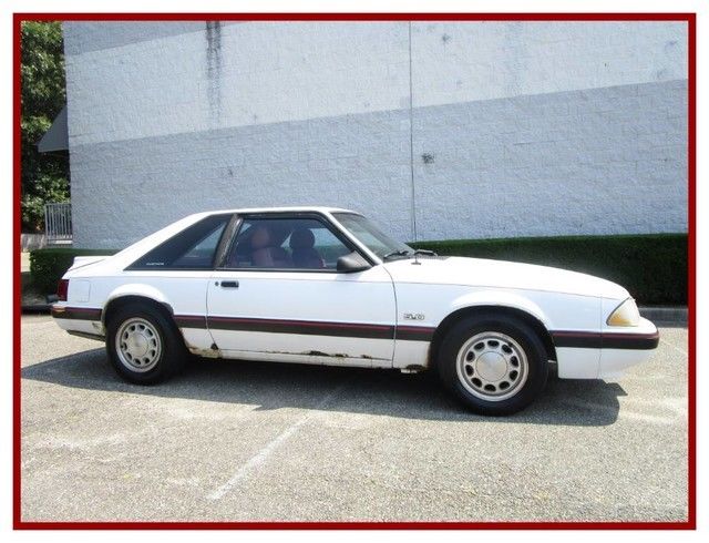 1989 White Ford Mustang Coupe