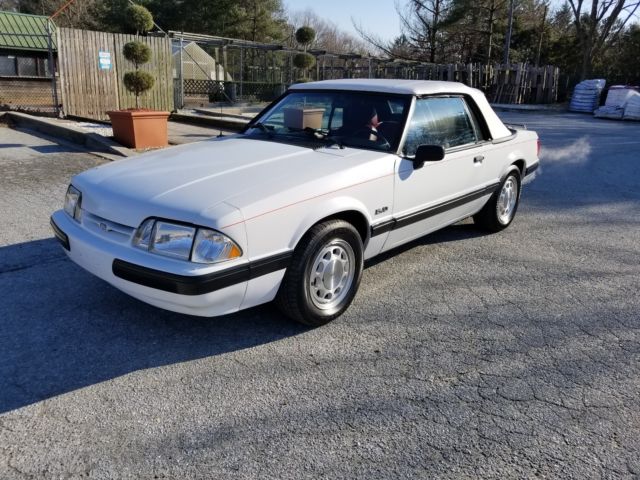 1989 White Ford Mustang