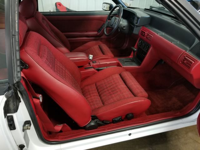1989 White Ford Mustang