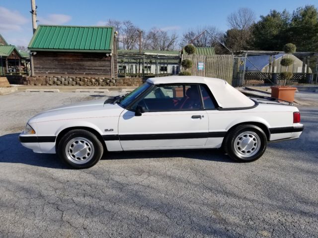 1989 White Ford Mustang