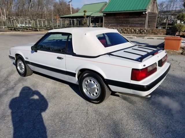 1989 White Ford Mustang