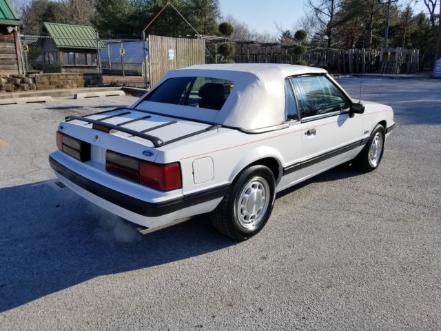 1989 White Ford Mustang