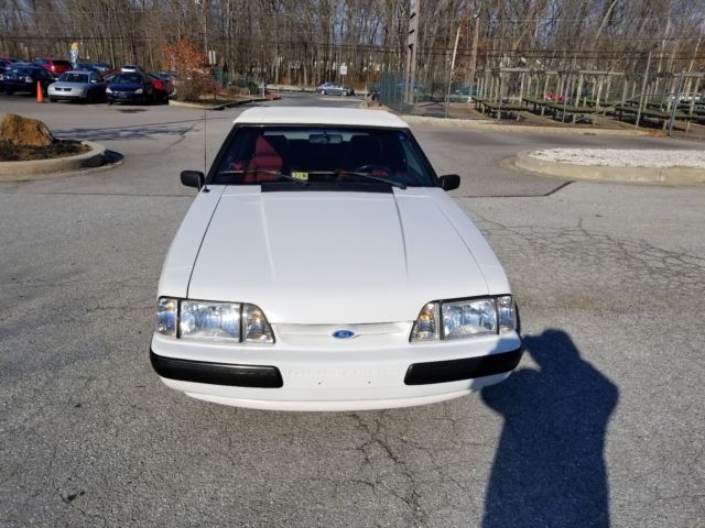 1989 White Ford Mustang
