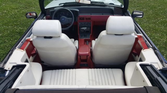 1989 Oxford White Ford Mustang 2D Convertible