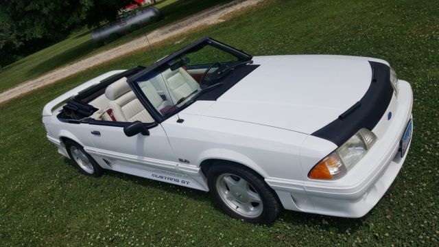 1989 Oxford White Ford Mustang 2D Convertible