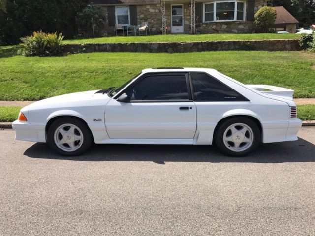 1990 White Ford Mustang