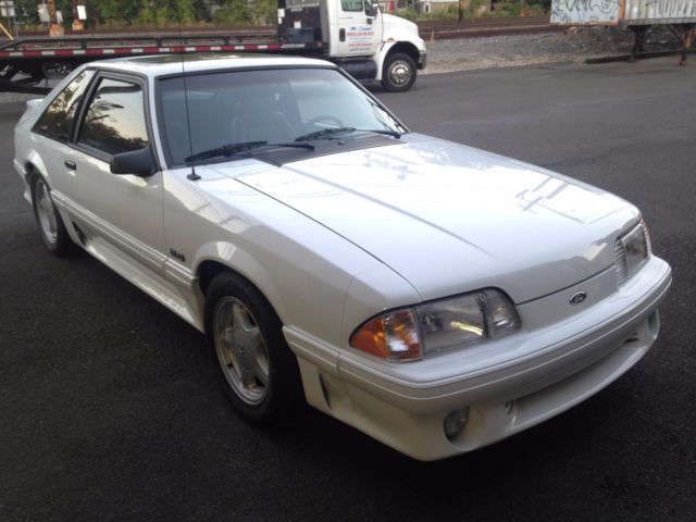 1990 White Ford Mustang